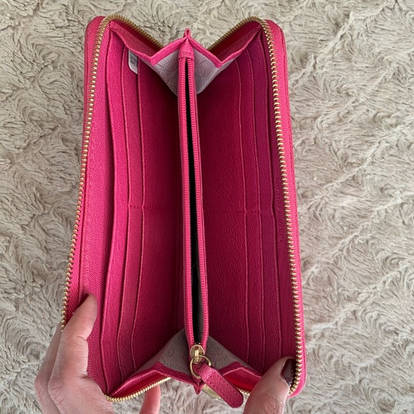 Michael Kors Wallet - Picture 3 of 5